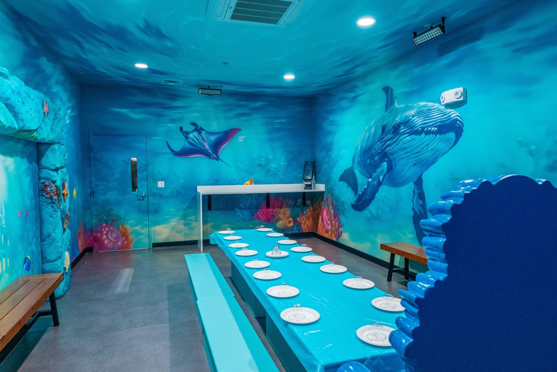 Underwater party room, photo 9 of 9