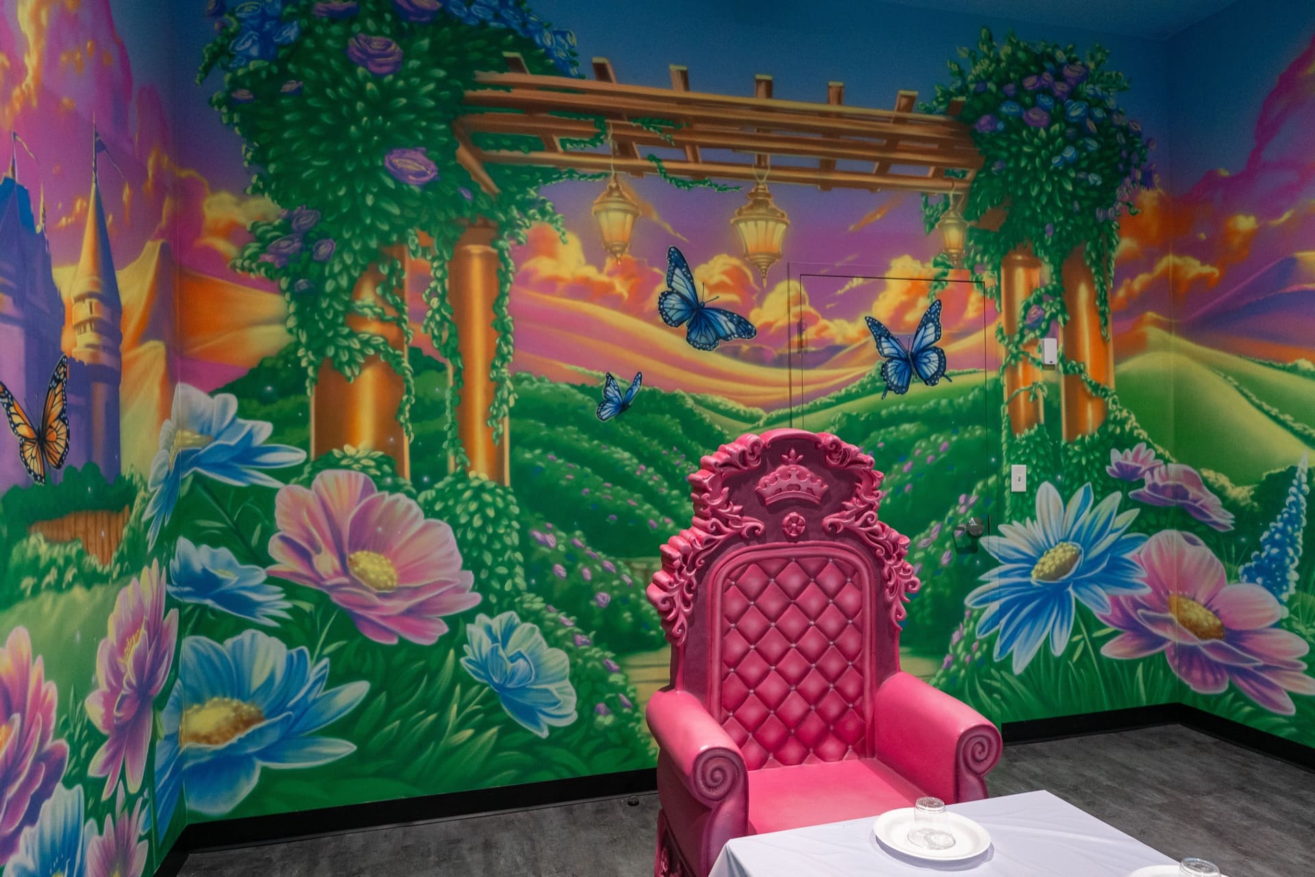 Princess party room, photo 3 of 9