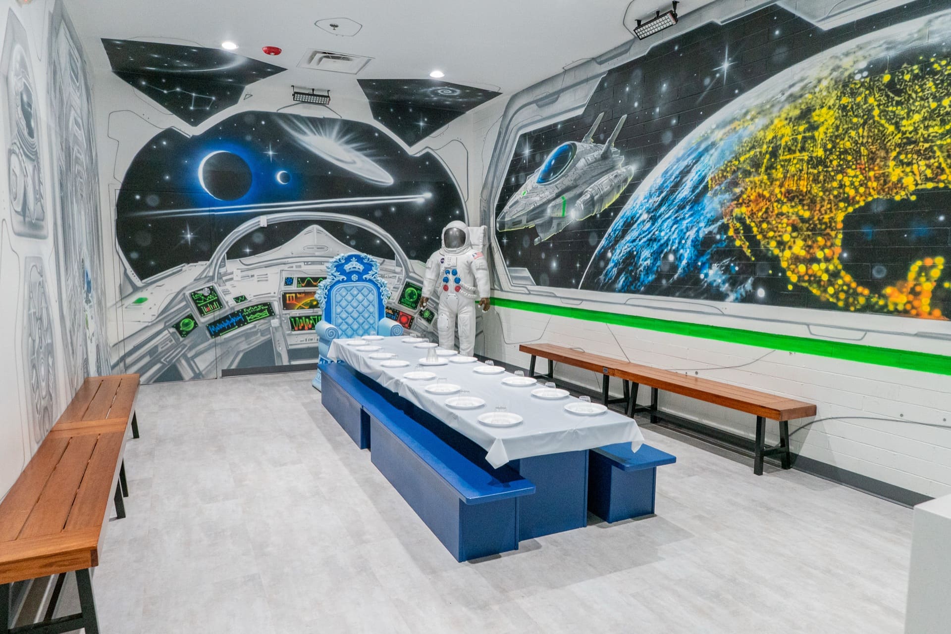 Space party room, photo 2 of 9