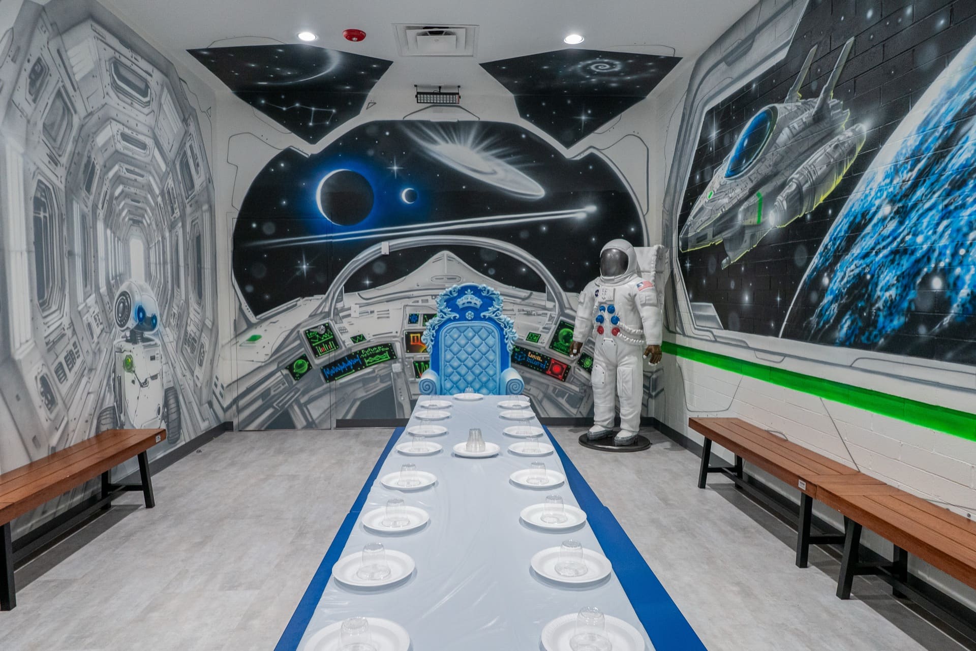 Space party room, photo 3 of 9
