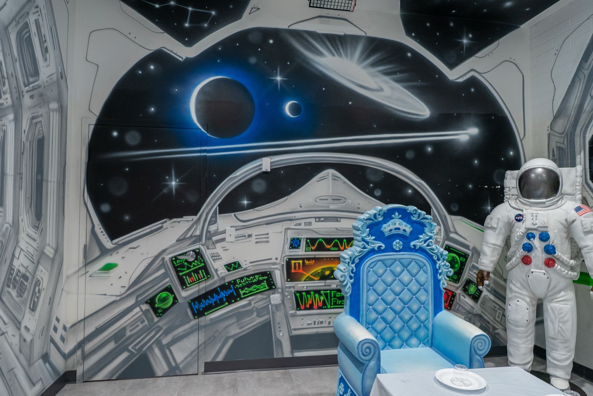 Space party room, photo 6 of 9