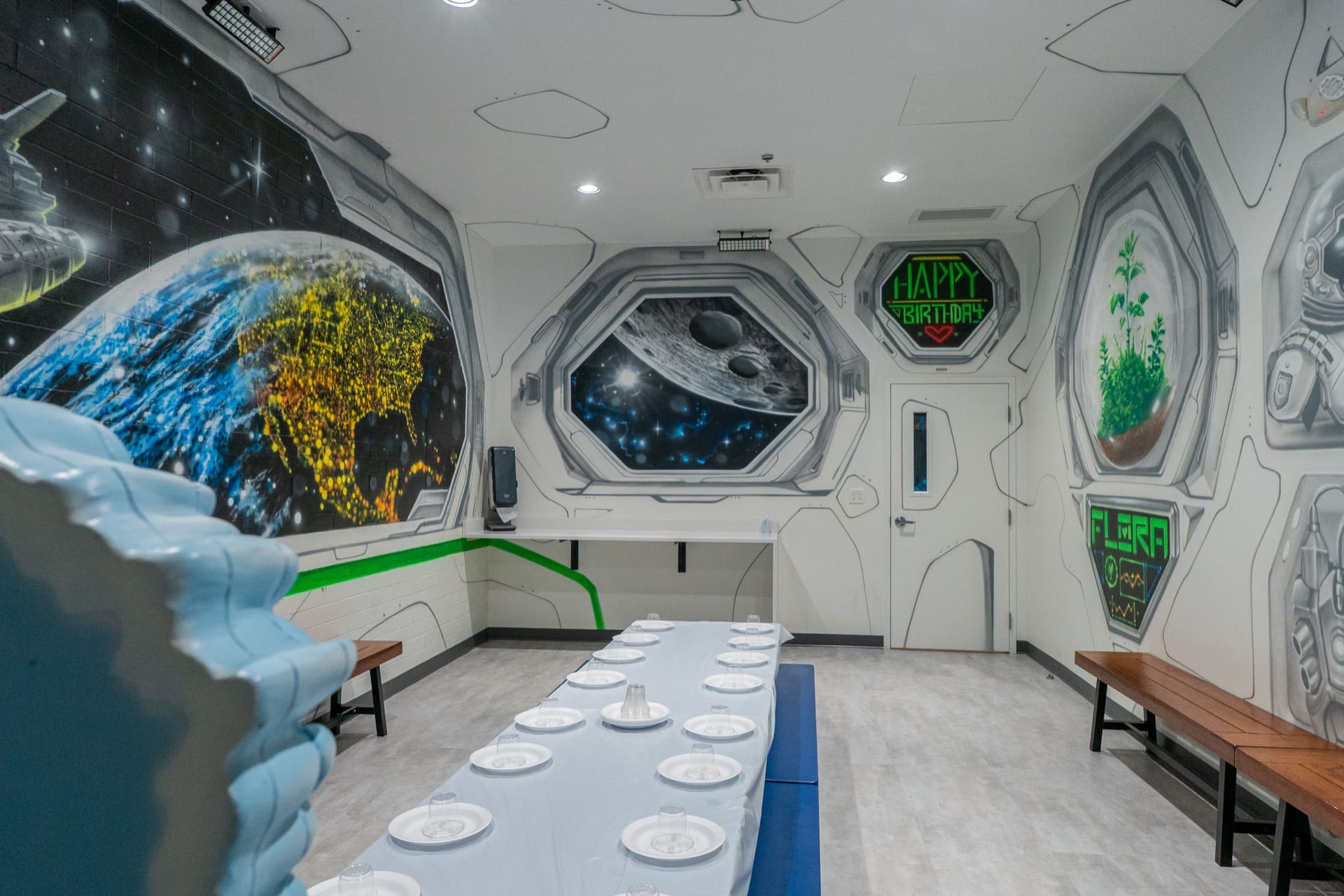 Space party room, photo 8 of 9