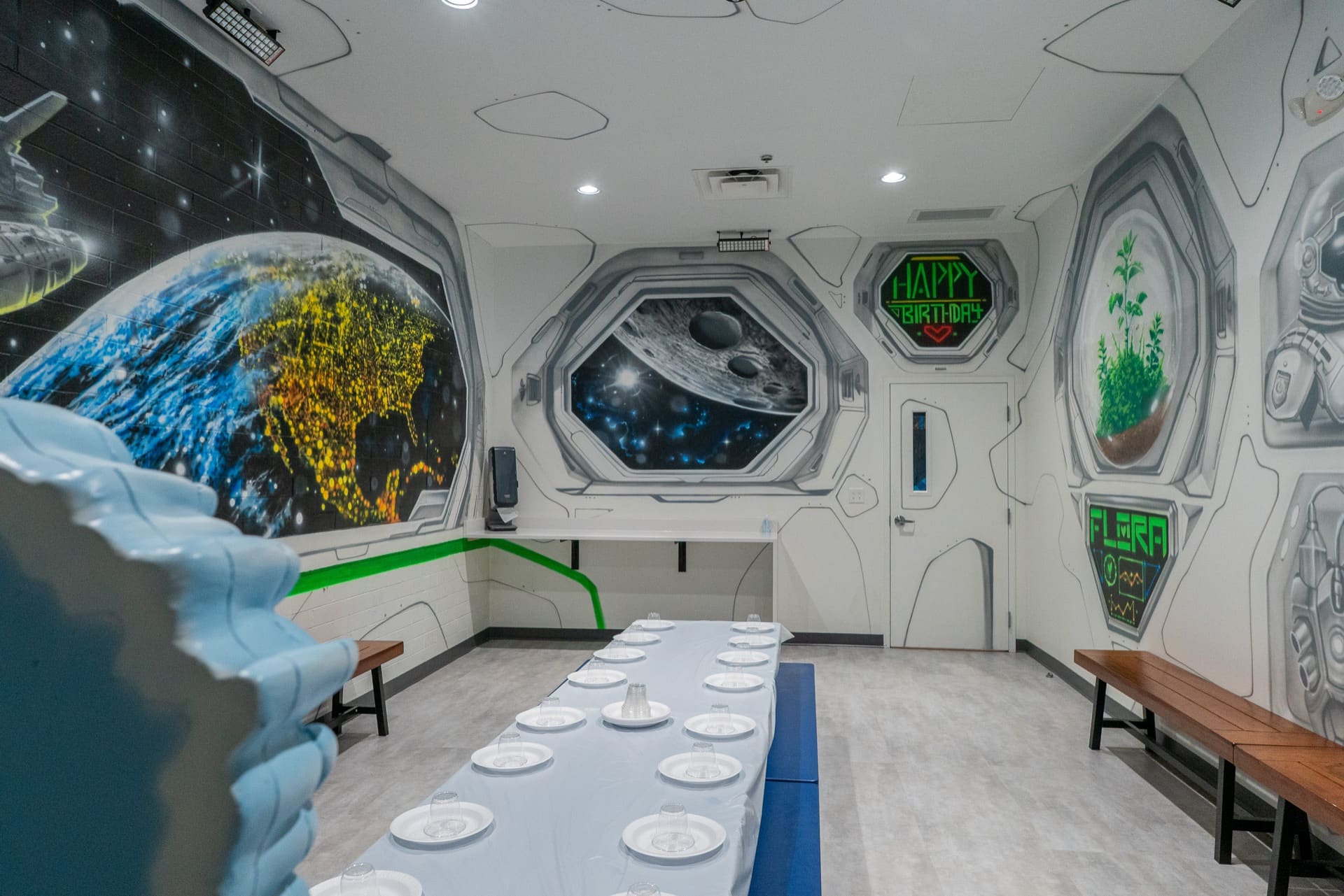 Space party room, photo 9 of 9