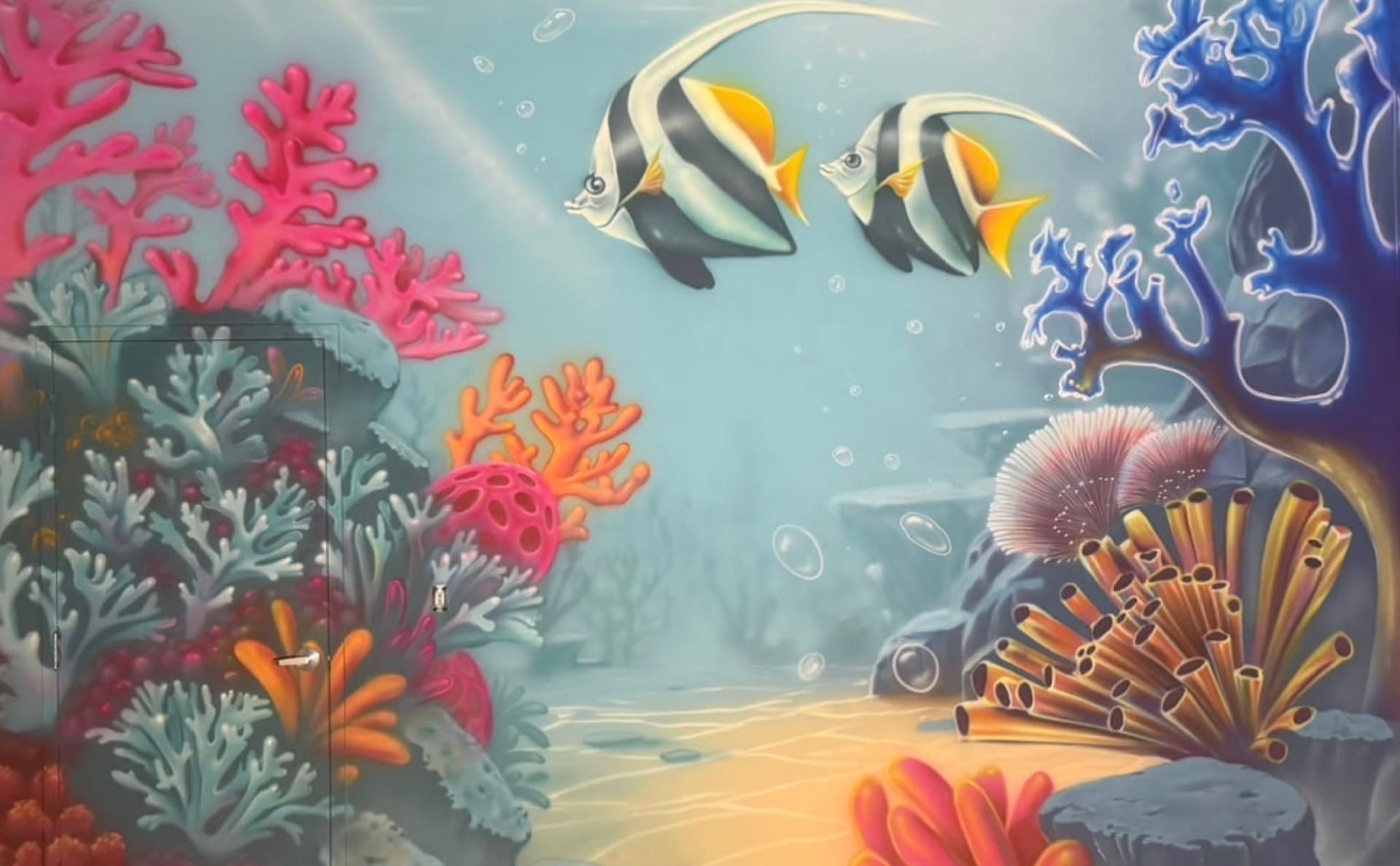 Underwater party room, photo 2 of 4