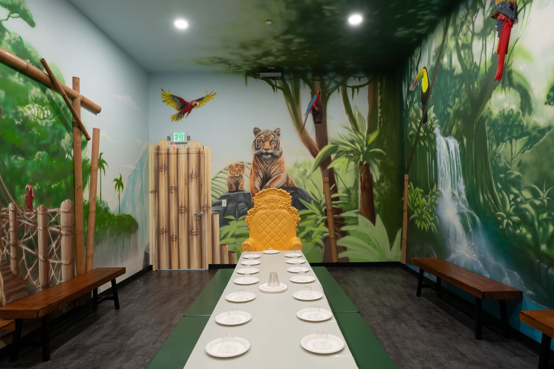 Jungle party room, photo 3 of 10