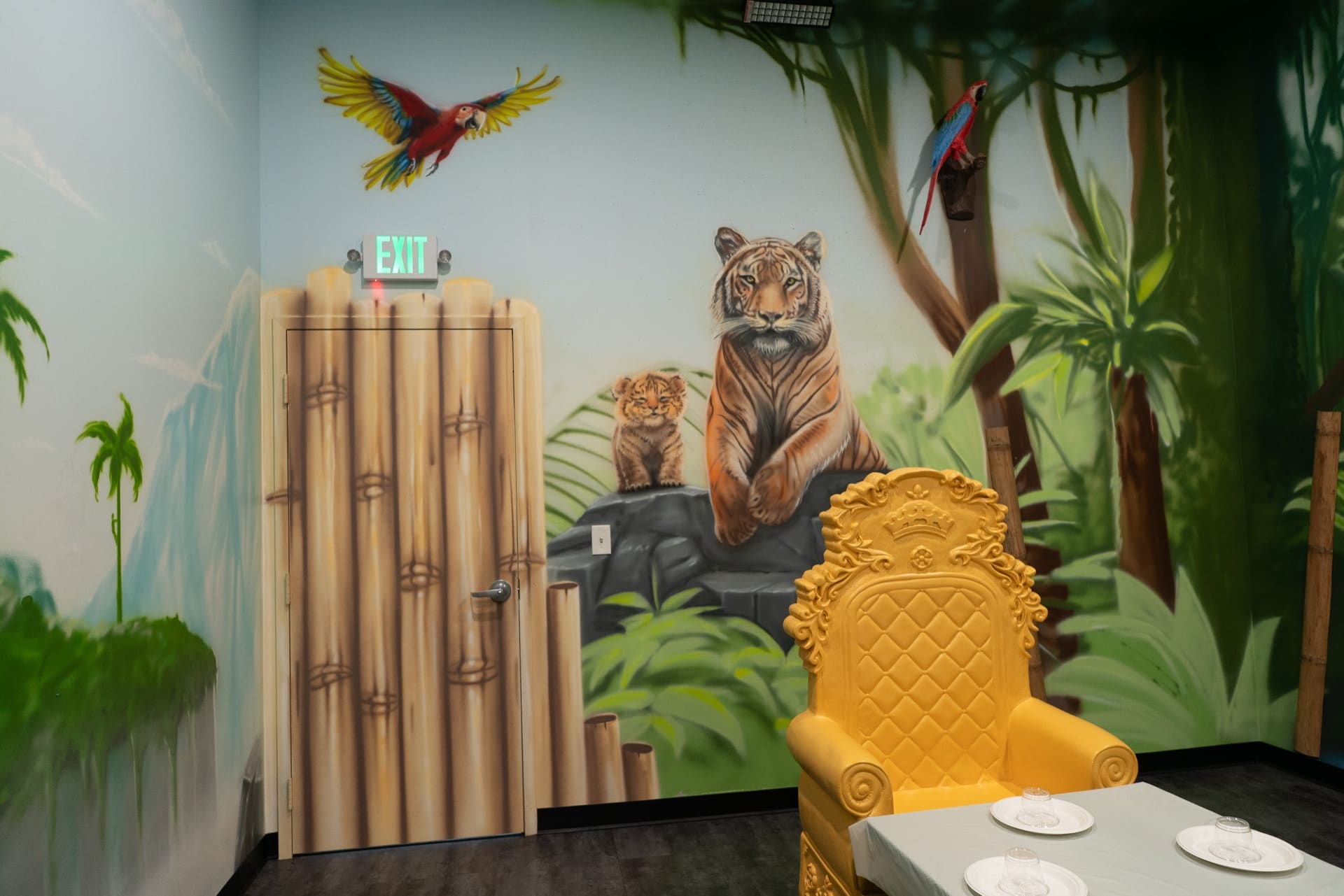 Jungle party room, photo 6 of 10