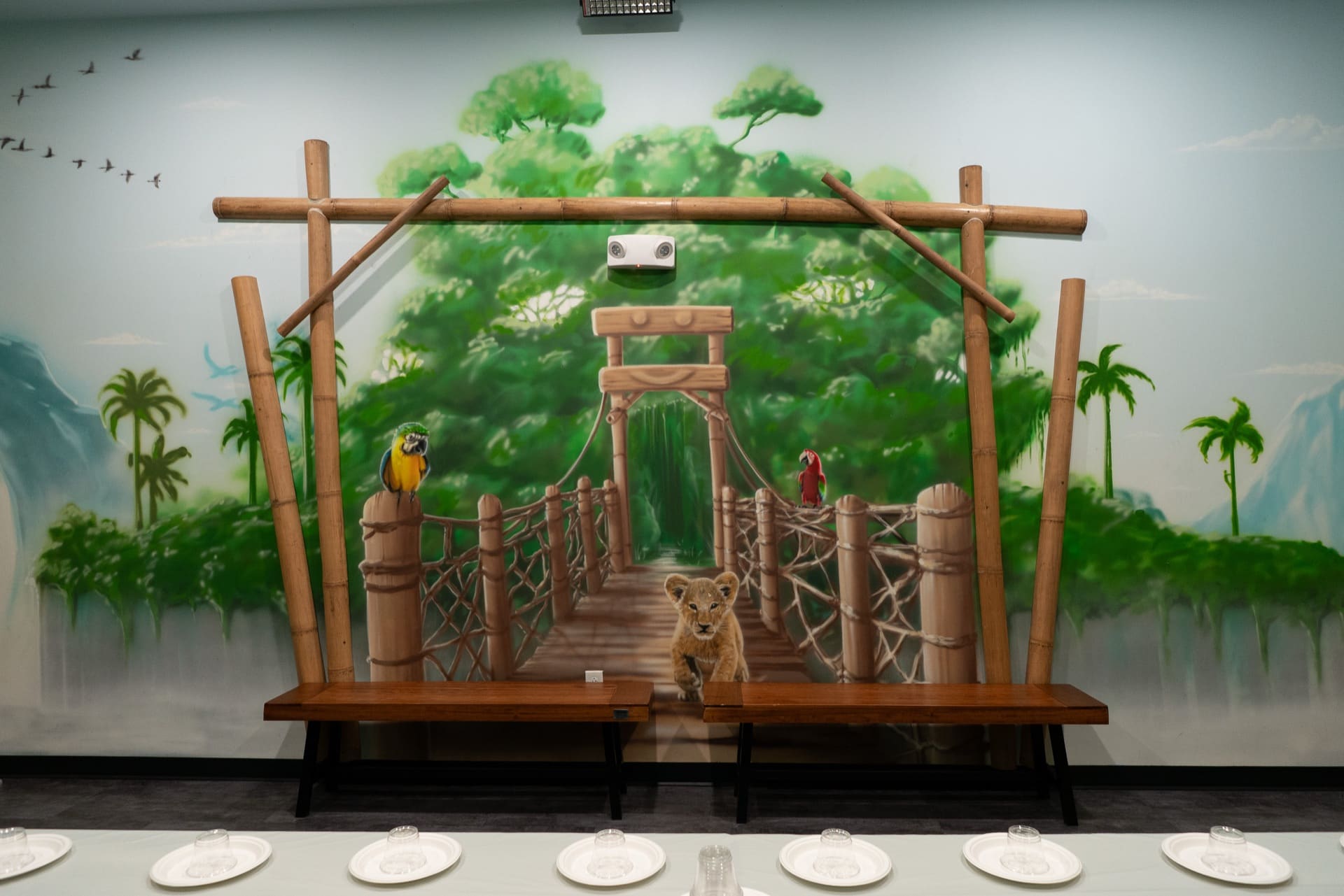 Jungle party room, photo 7 of 10