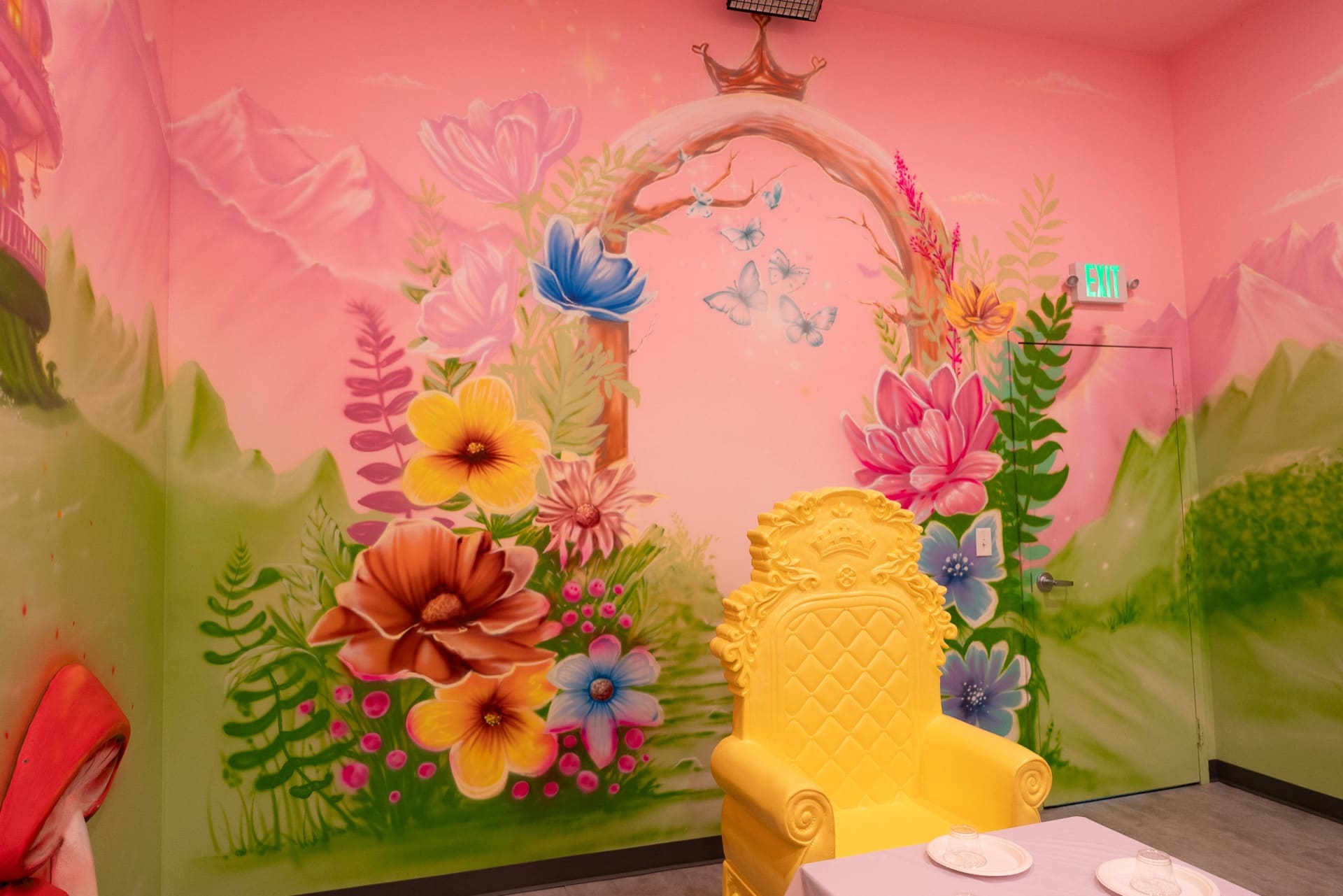 Princess party room, photo 7 of 12