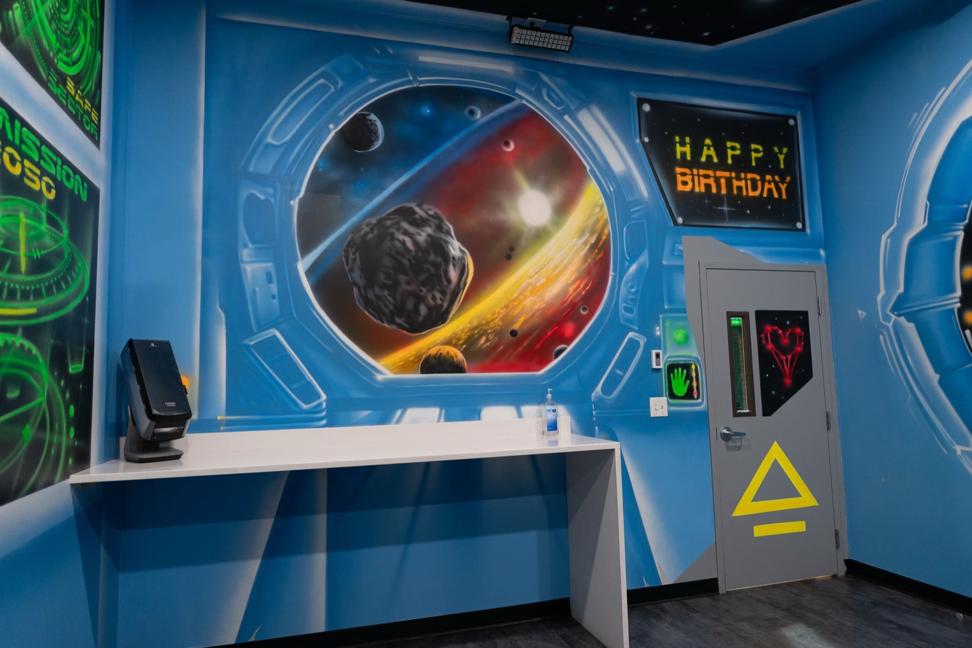 Space party room, photo 9 of 10