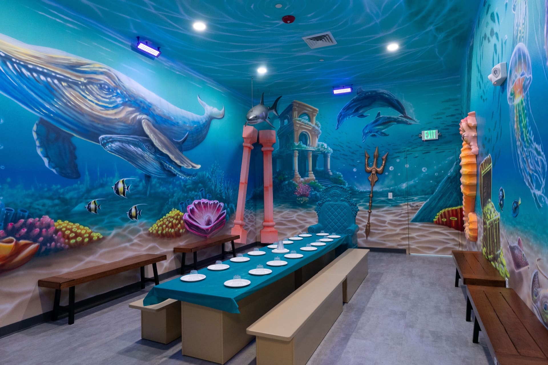 Underwater party room, photo 2 of 12