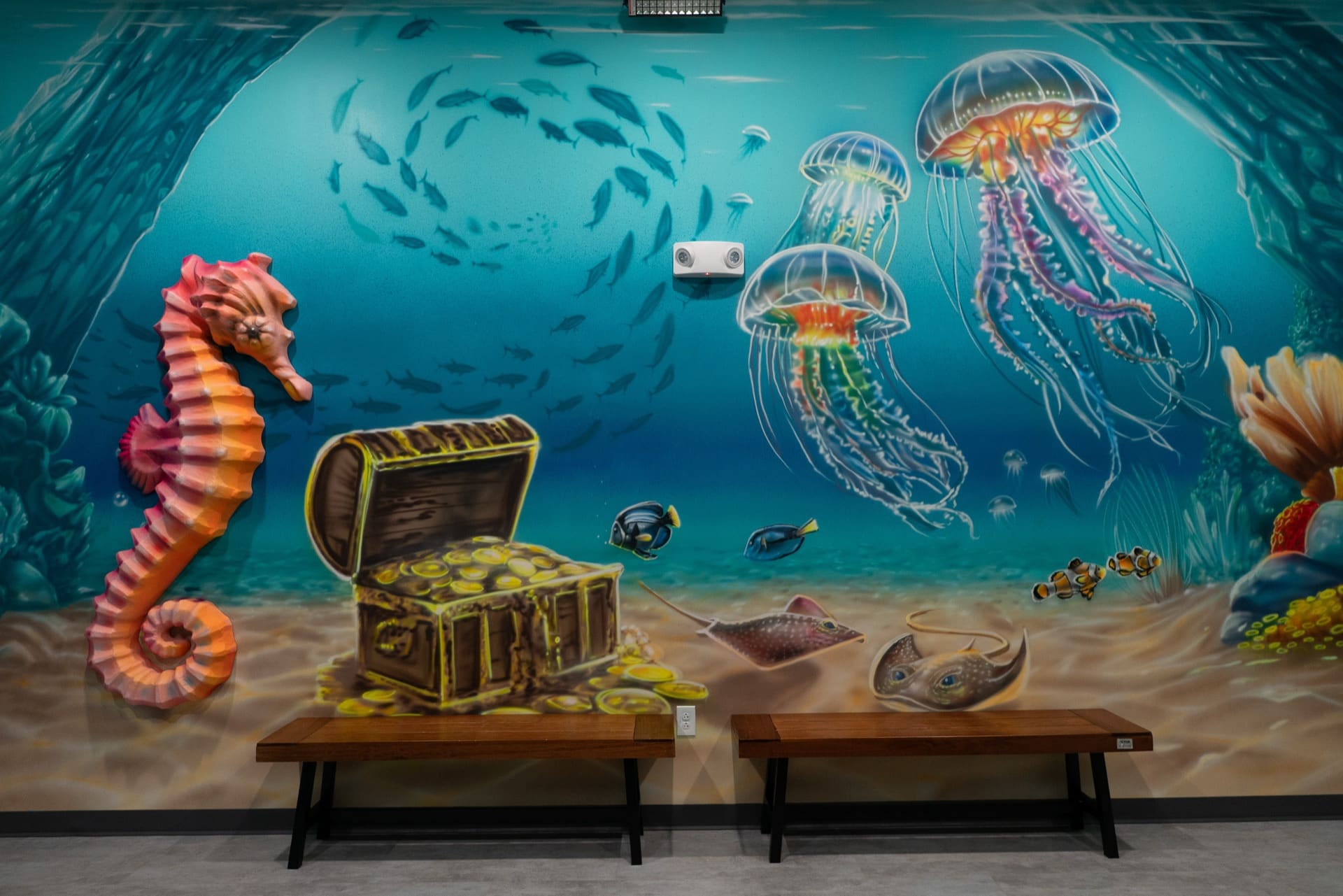 Underwater party room, photo 6 of 12