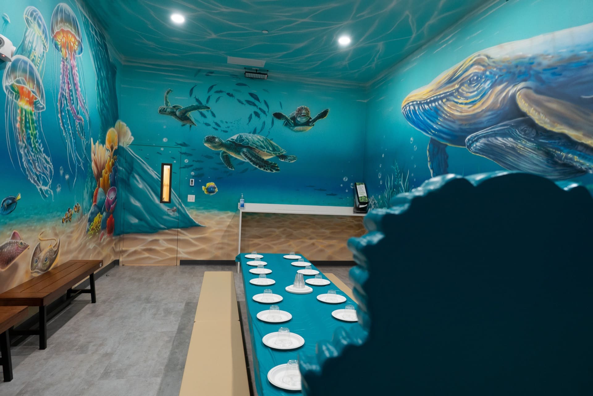 Underwater party room, photo 10 of 12