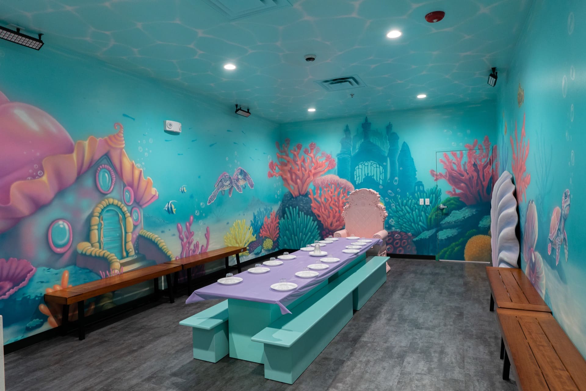 Mermaid party room, photo 1 of 9