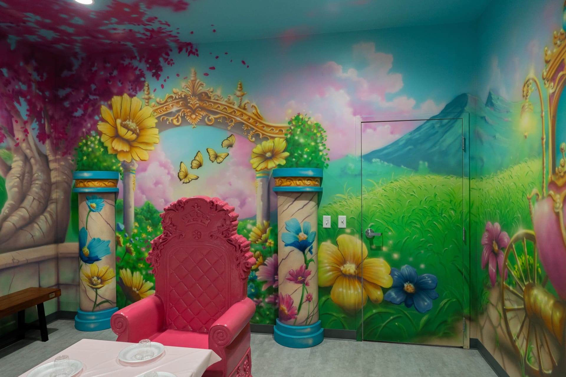 Princess party room, photo 6 of 9
