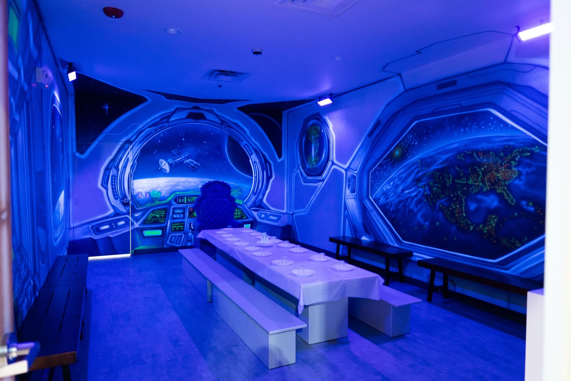 Space party room, photo 2 of 9