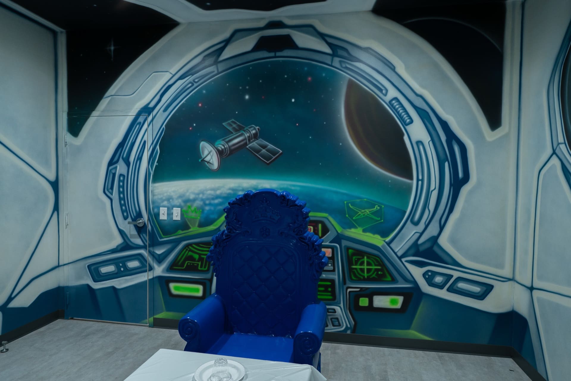 Space party room, photo 6 of 9