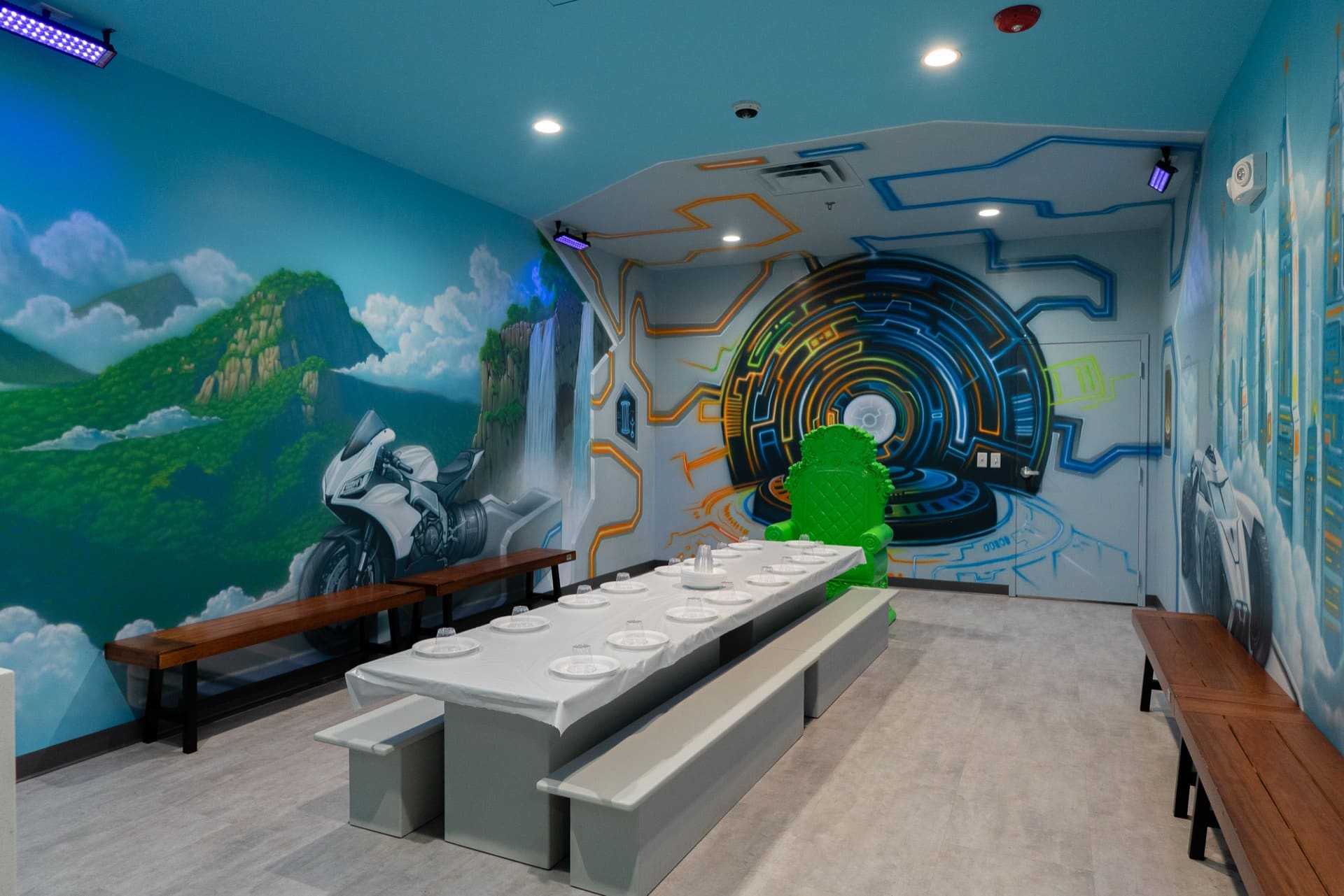 Superhero party room, photo 1 of 9