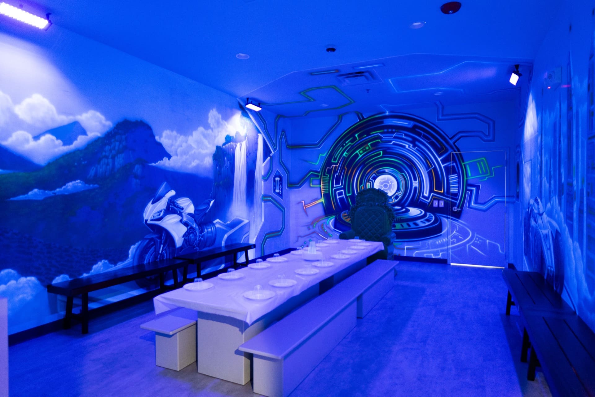 Superhero party room, photo 2 of 9