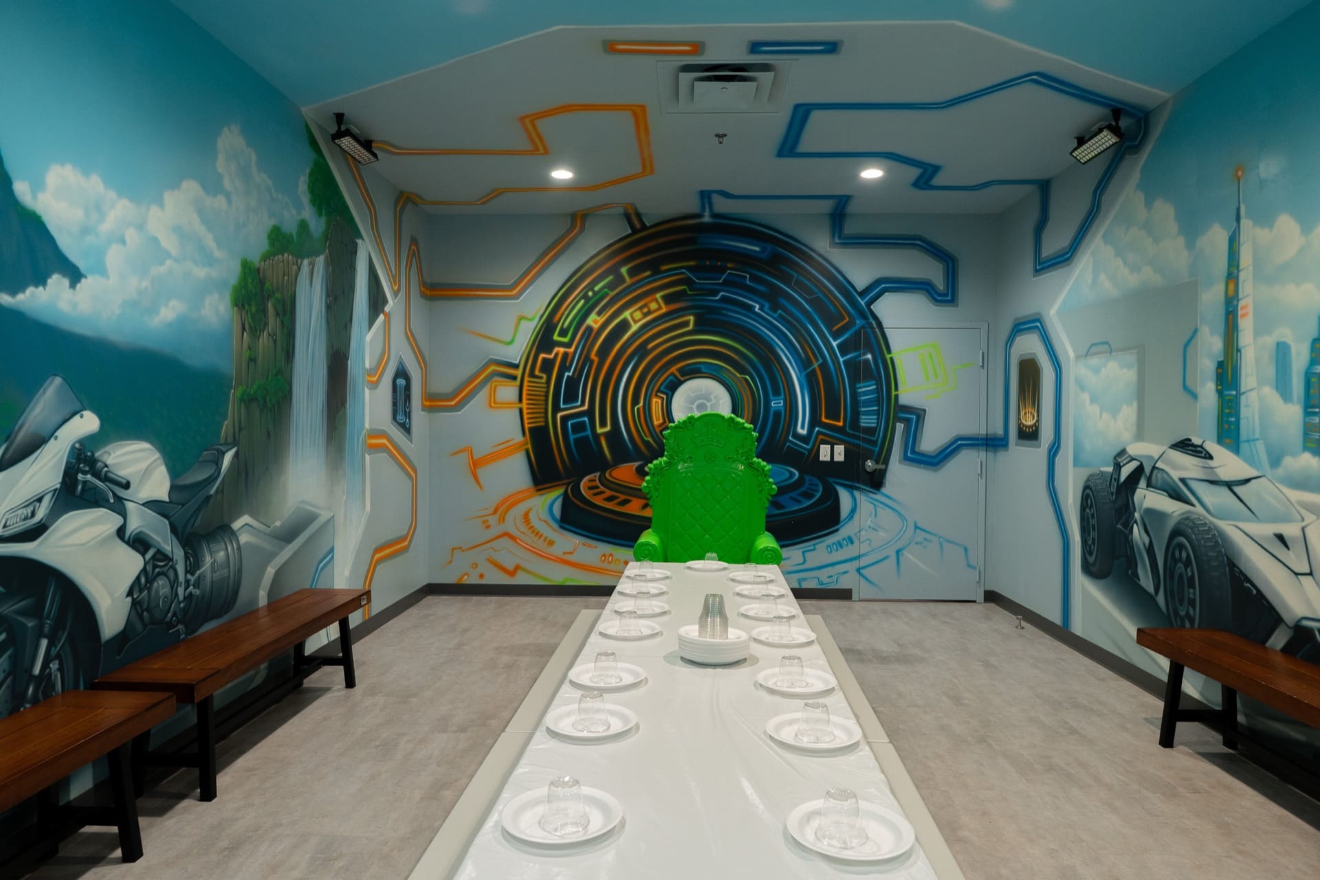 Superhero party room, photo 3 of 9
