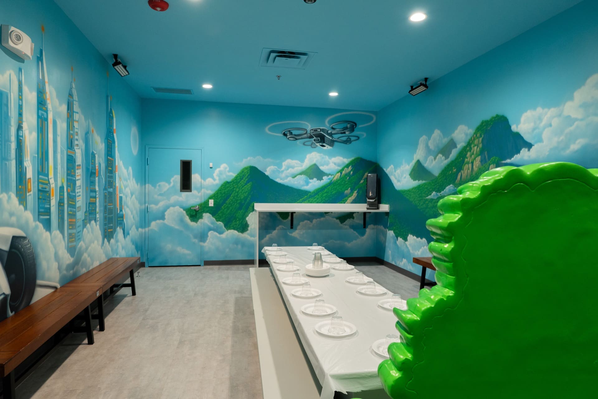Superhero party room, photo 7 of 9