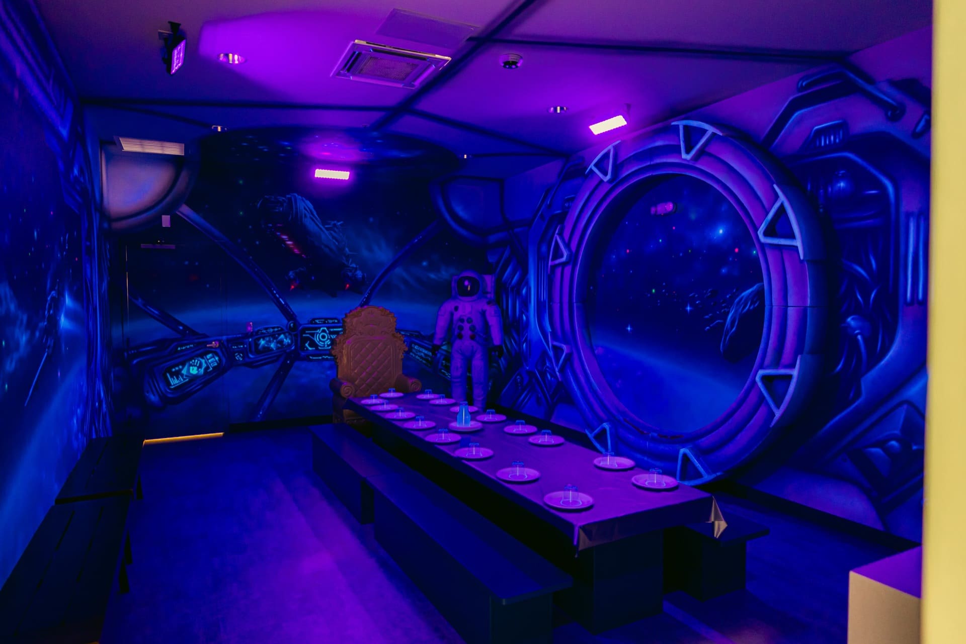 Space party room, photo 2 of 9