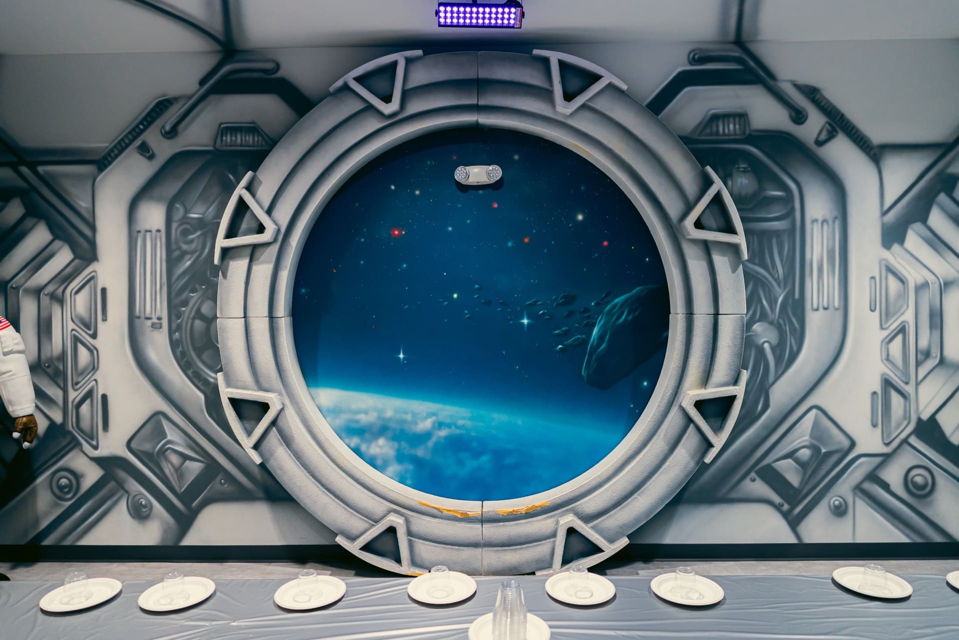 Space party room, photo 5 of 9