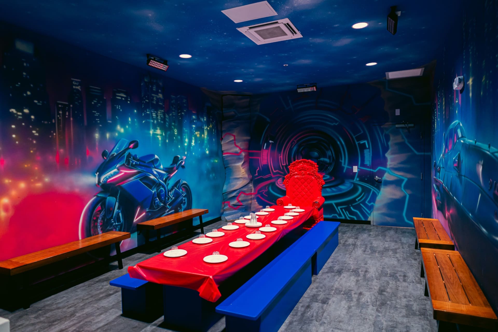 Superhero party room, photo 1 of 8