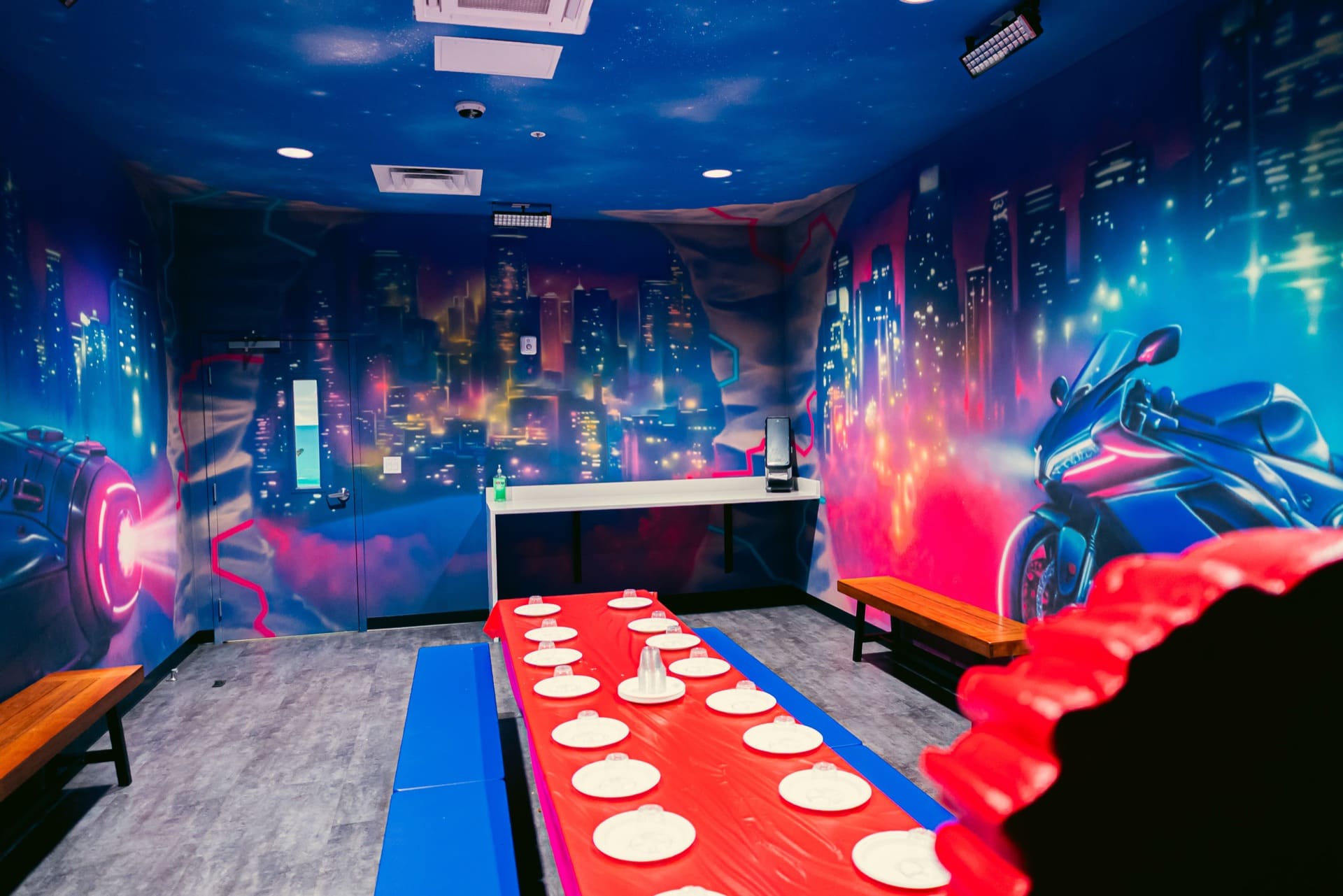 Superhero party room, photo 7 of 8