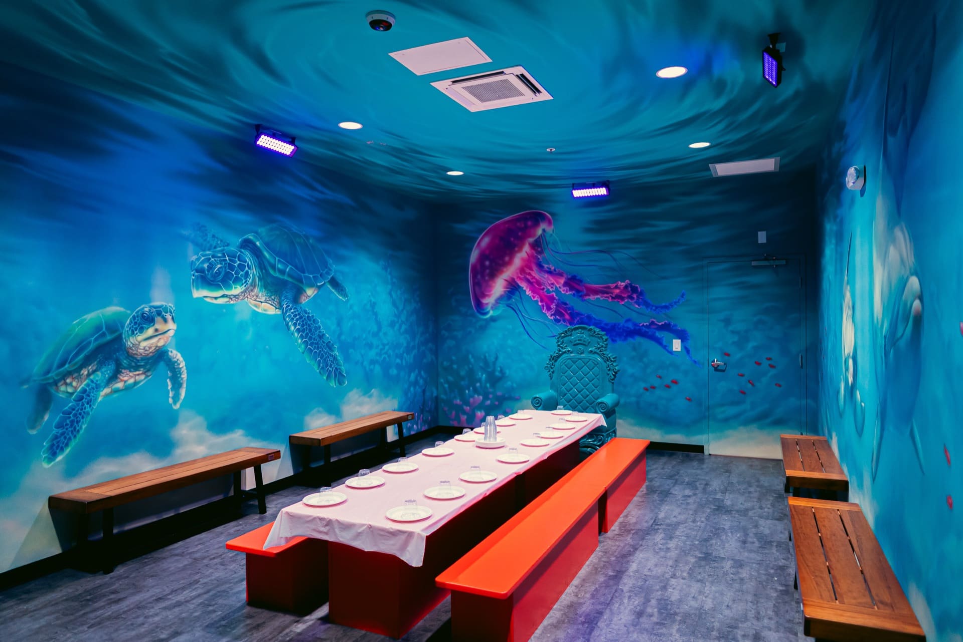 Underwater party room, photo 1 of 8