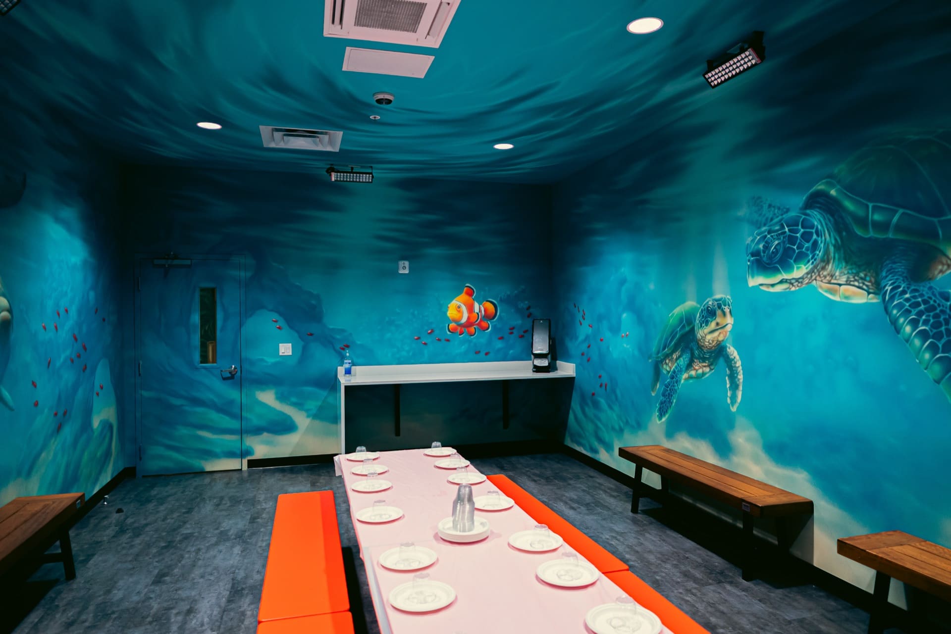 Underwater party room, photo 6 of 8