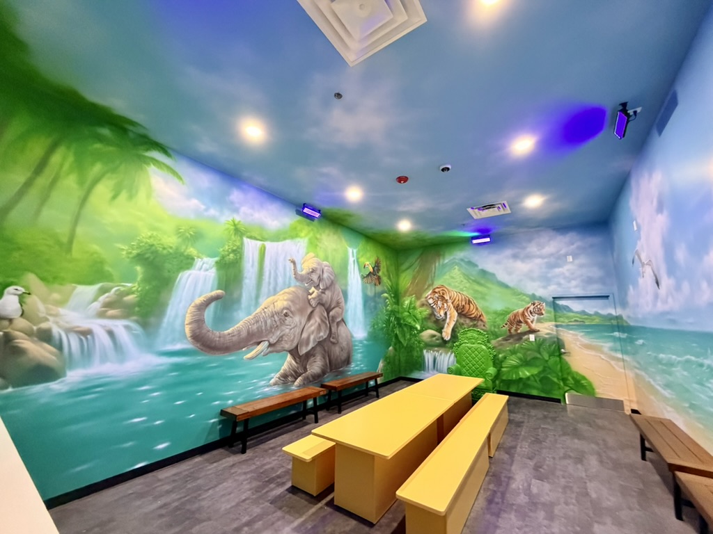 Jungle Room Themed Room