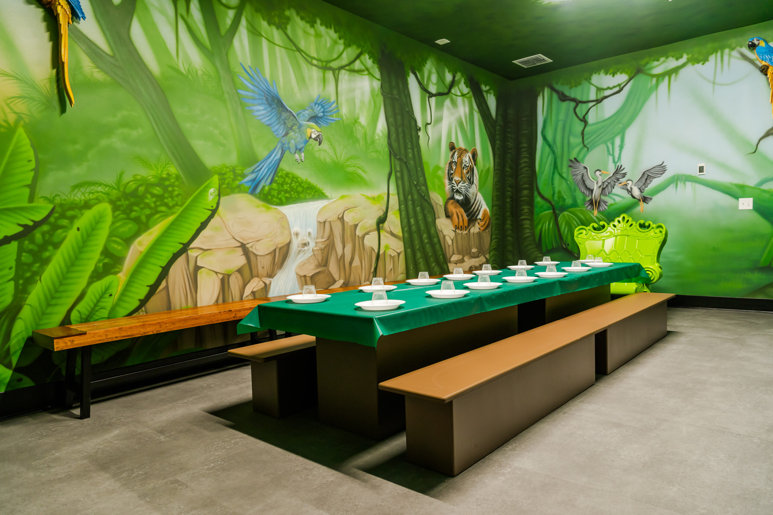 Jungle Room Themed Room