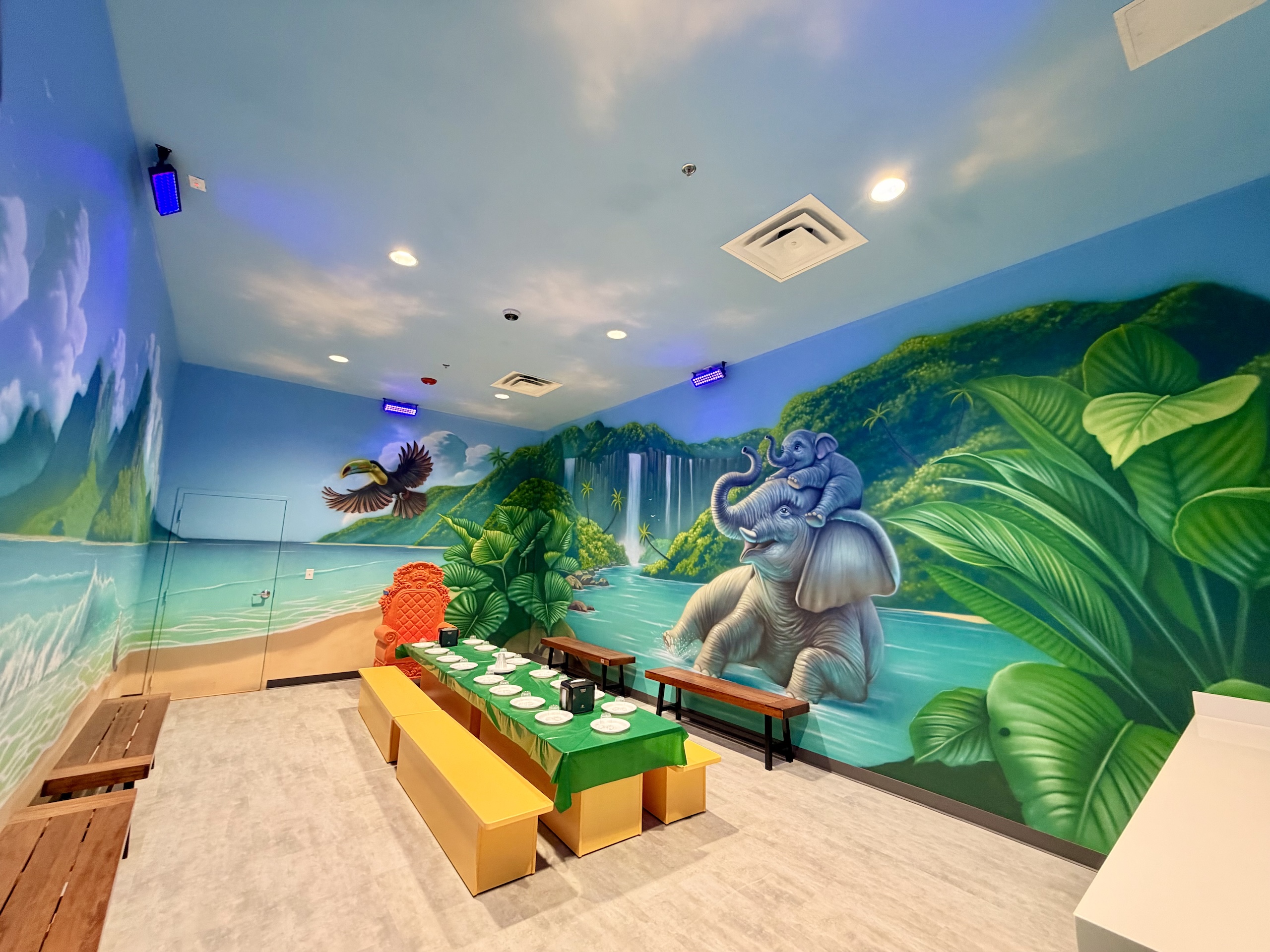 Jungle Room Themed Room