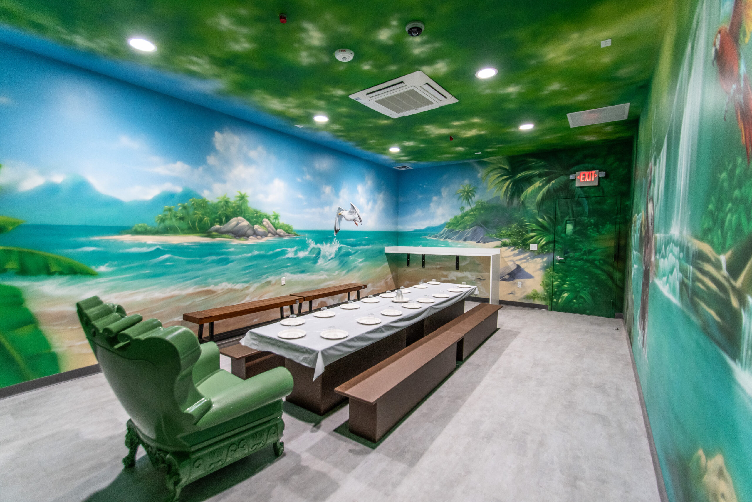 Jungle Room Themed Room