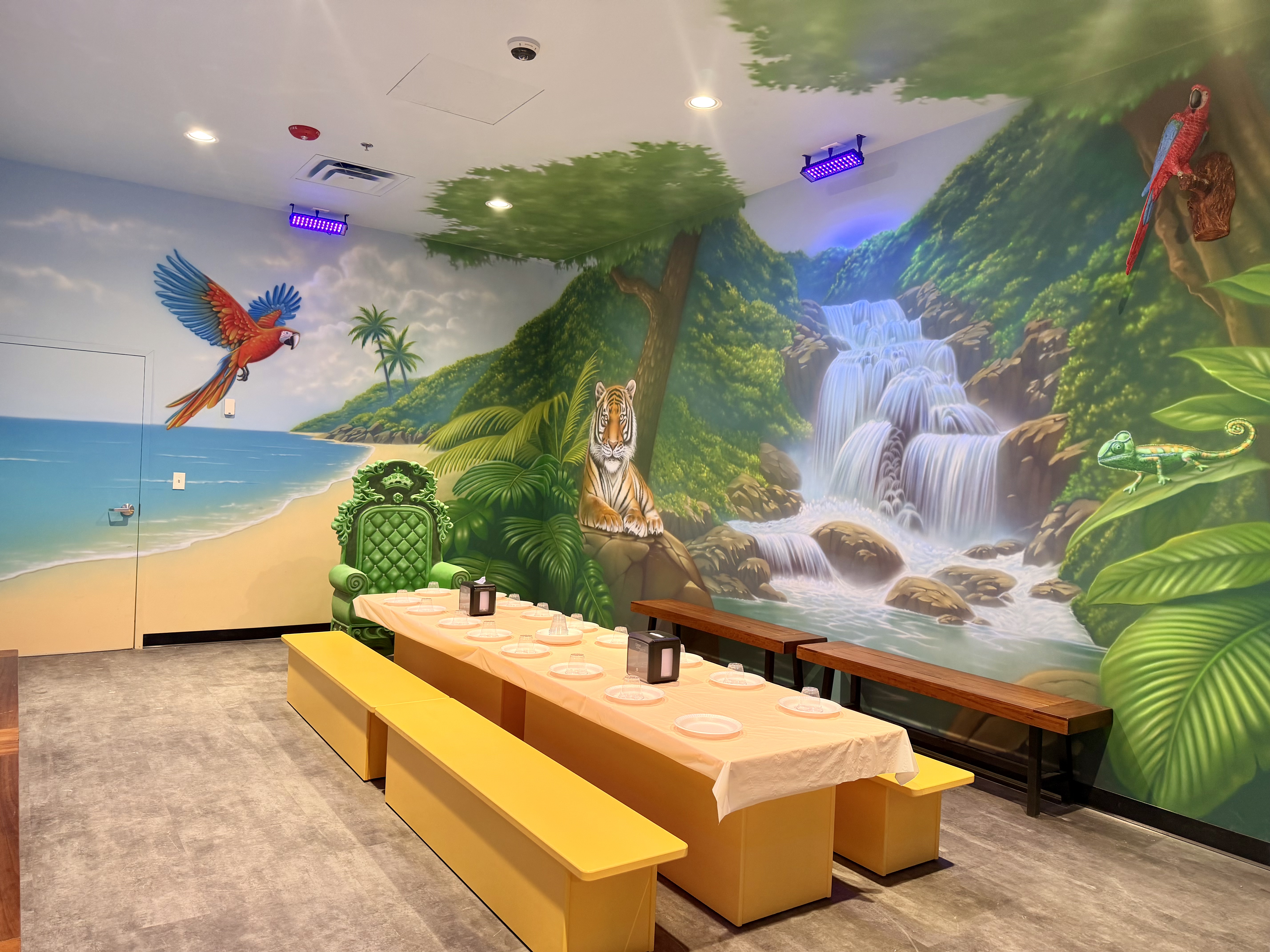 Jungle Room Themed Room