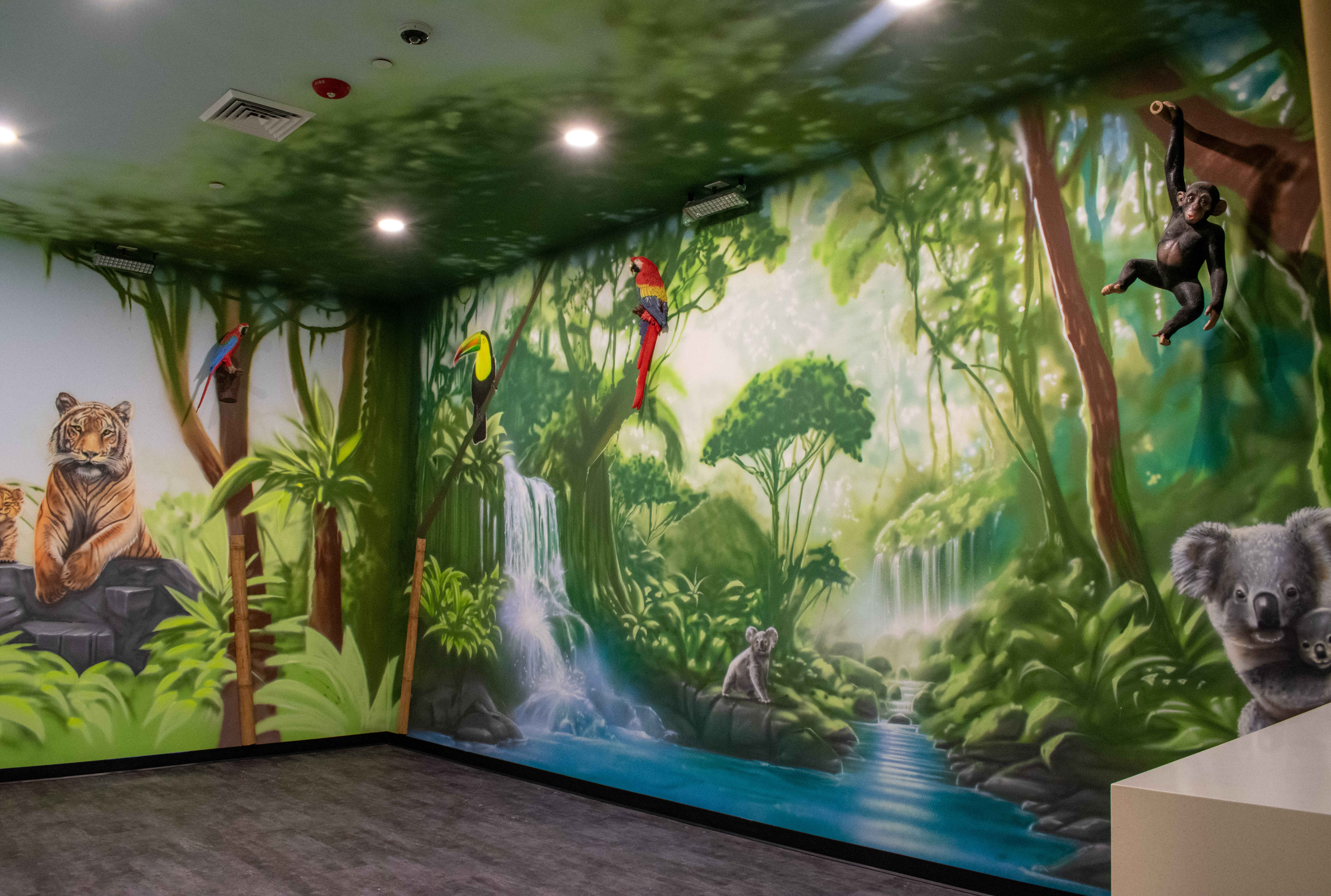 Jungle Room Themed Room