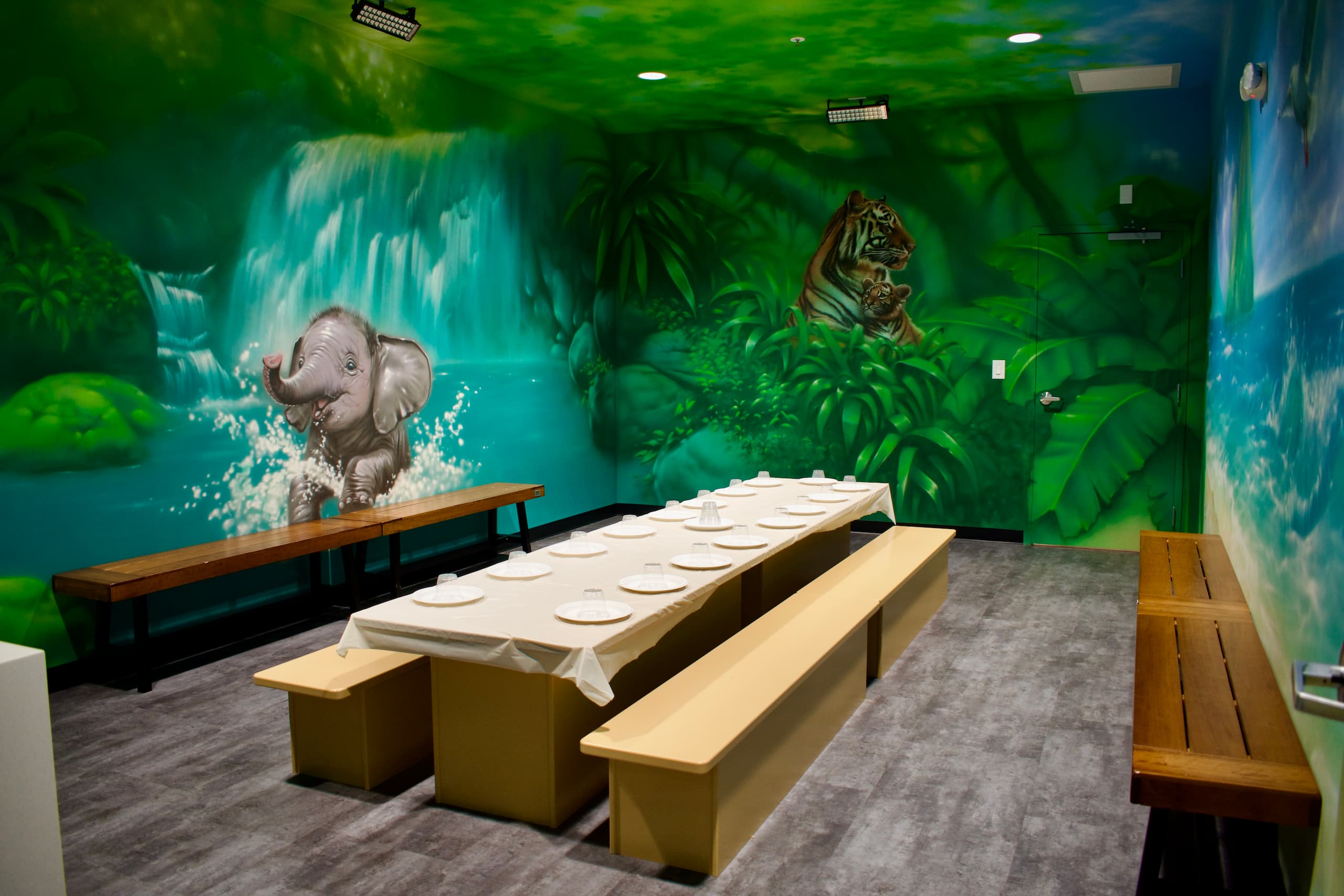 Jungle Room Themed Room